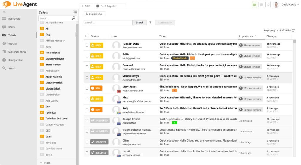 Επισκόπηση καρτελών με λευκό θέμα LiveAgent